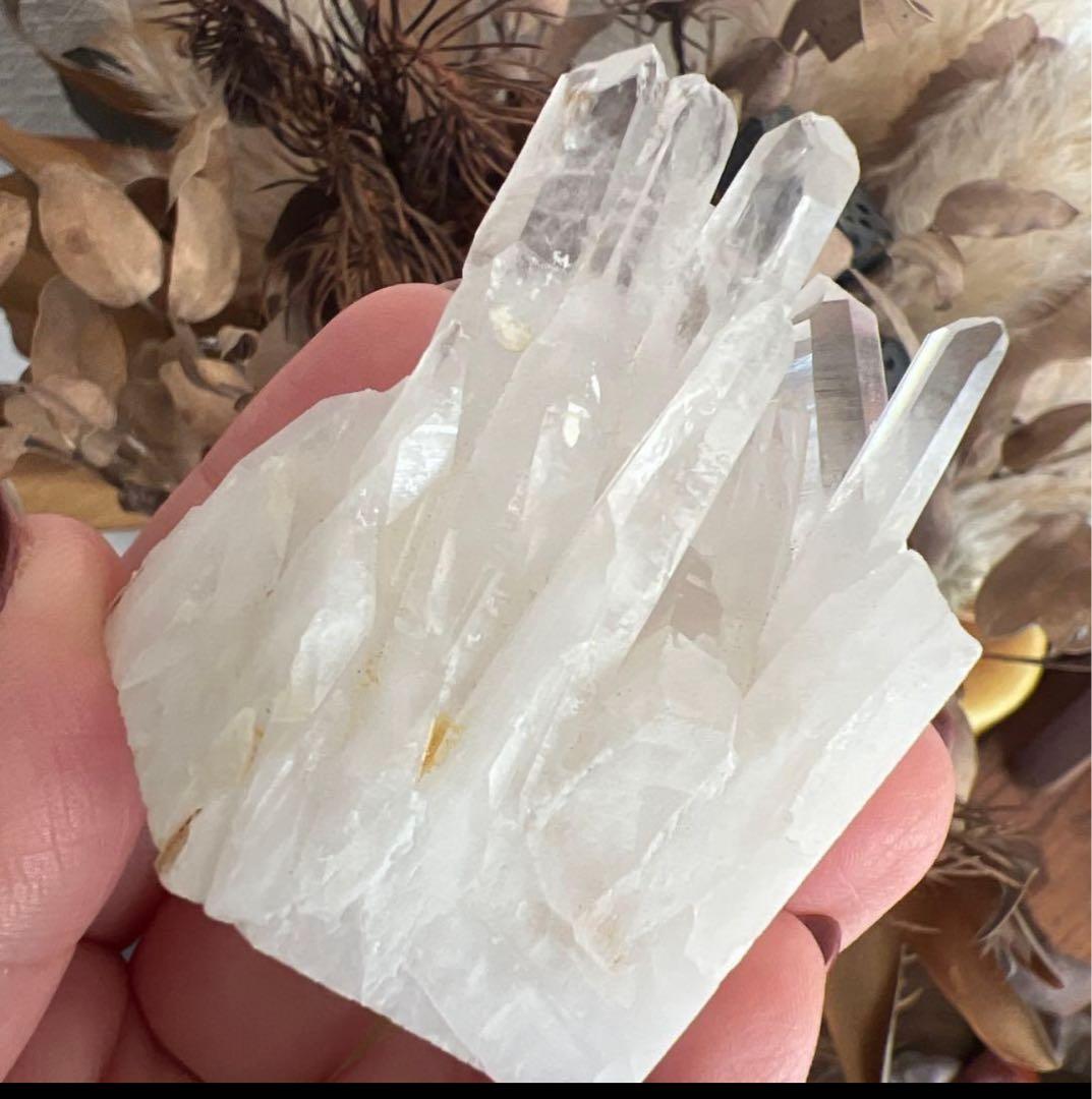 持つ方を選ぶ石♥神秘レムリアンシードクォーツ…☪︎*。꙳ 更に龍神様が潜む虹入り♥