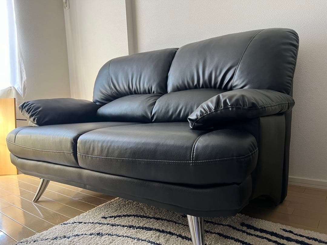 ブラック合成皮革ソファ