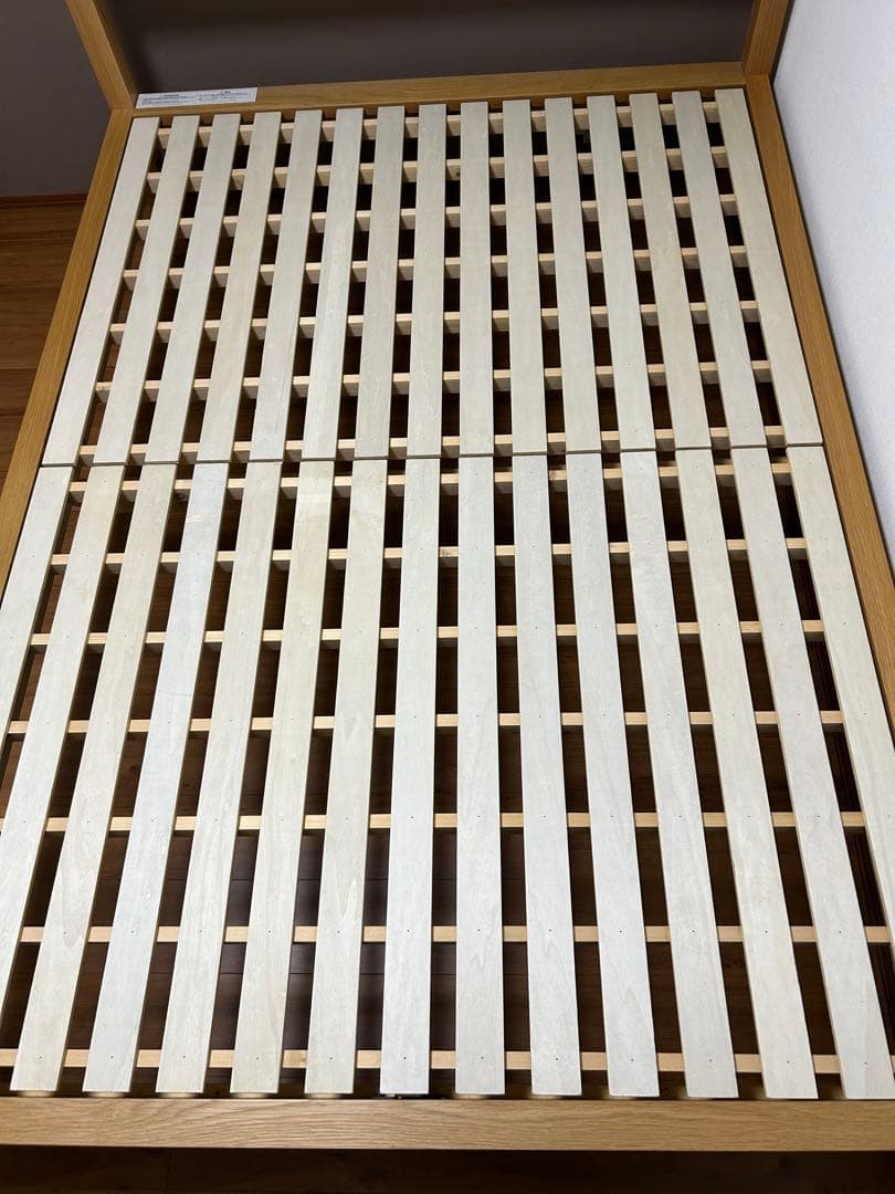 無印良品（MUJI）木製ベッドフレーム・ダブル　ヘッドボード付ベッド下