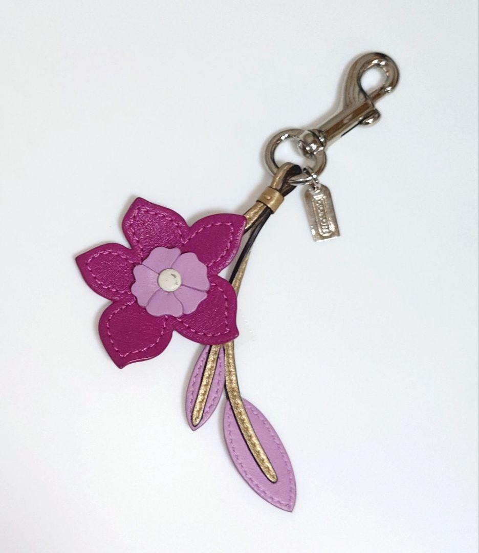 COACH　コーチ キーホルダー バッグチャーム フラワー 紫 ピンク ゴールド