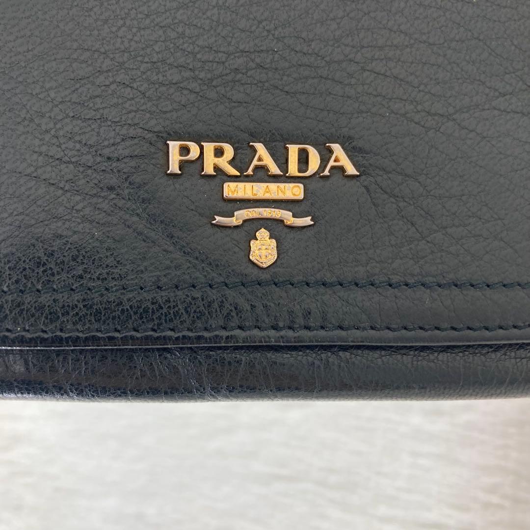 月末最終価格　希少カラー　PRADA プラダ　黒系　緑　三つ折り　財布　金具