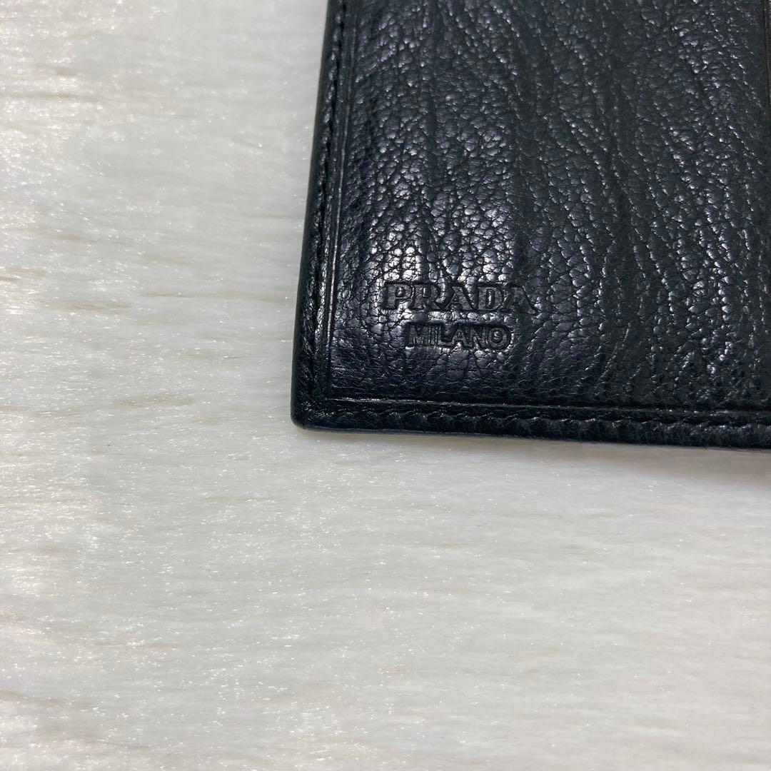 月末最終価格　希少カラー　PRADA プラダ　黒系　緑　三つ折り　財布　金具