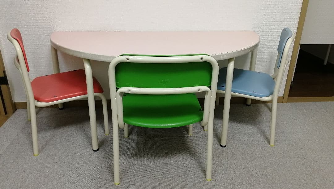 幼児用テーブル、チェア