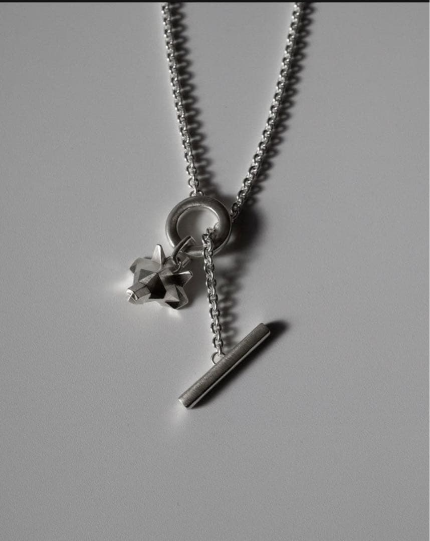 grayscale ウルフネックレス