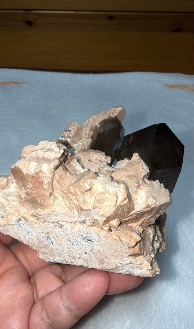 マスタークリスタル 完全天然物 山東省産モリオン ピンクカリ長石 造形美 原石