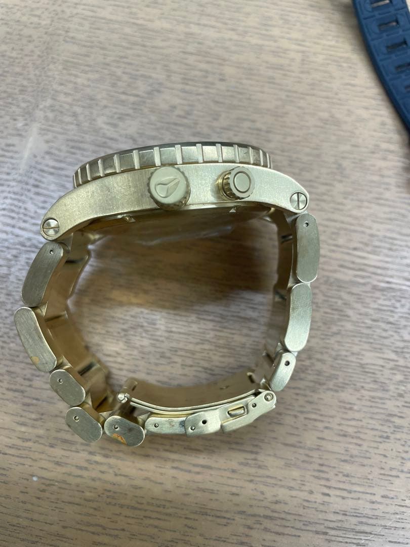 電池新品⭐︎定価5万未使用品NIXON 51-30 ゴールド 時計