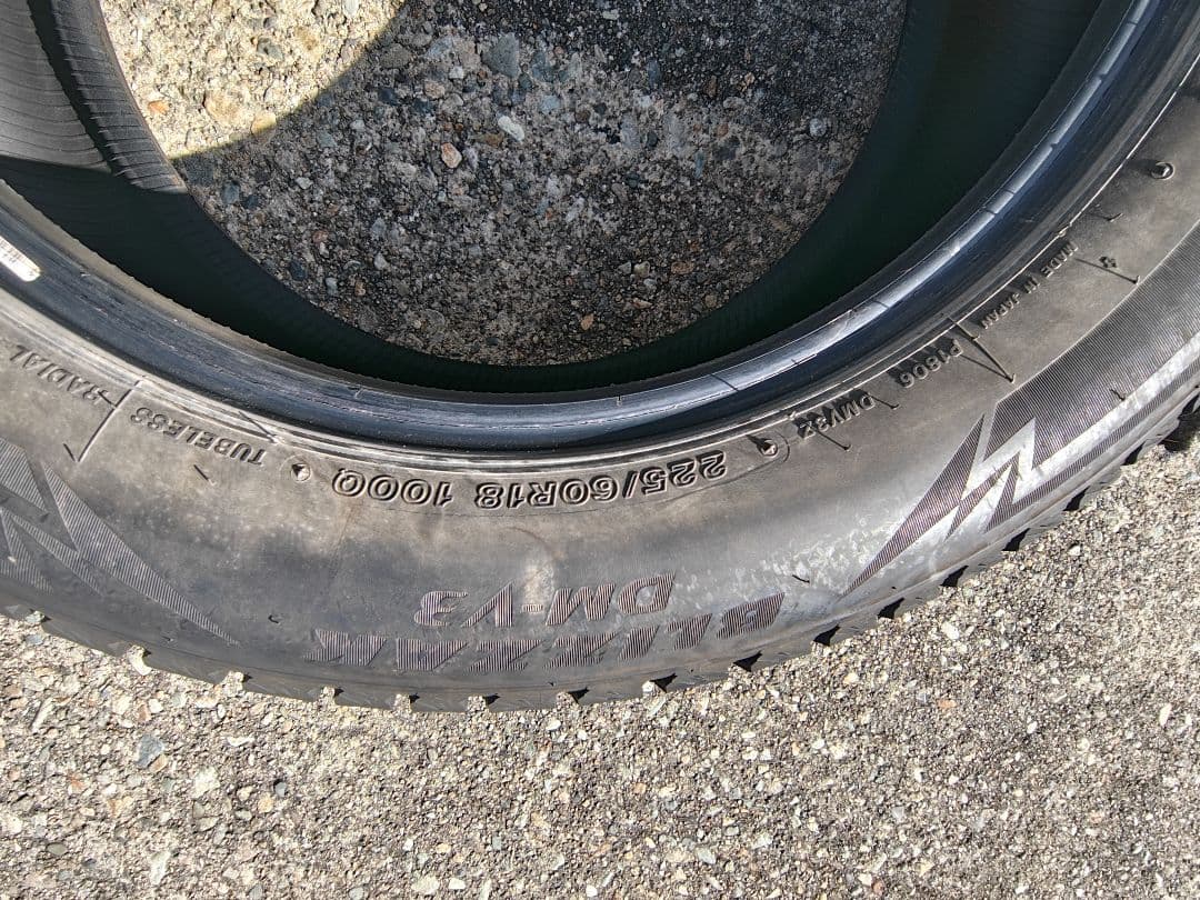 バリ山 ブリヂストン DM-V3 225/60R18 スタッドレスタイヤ