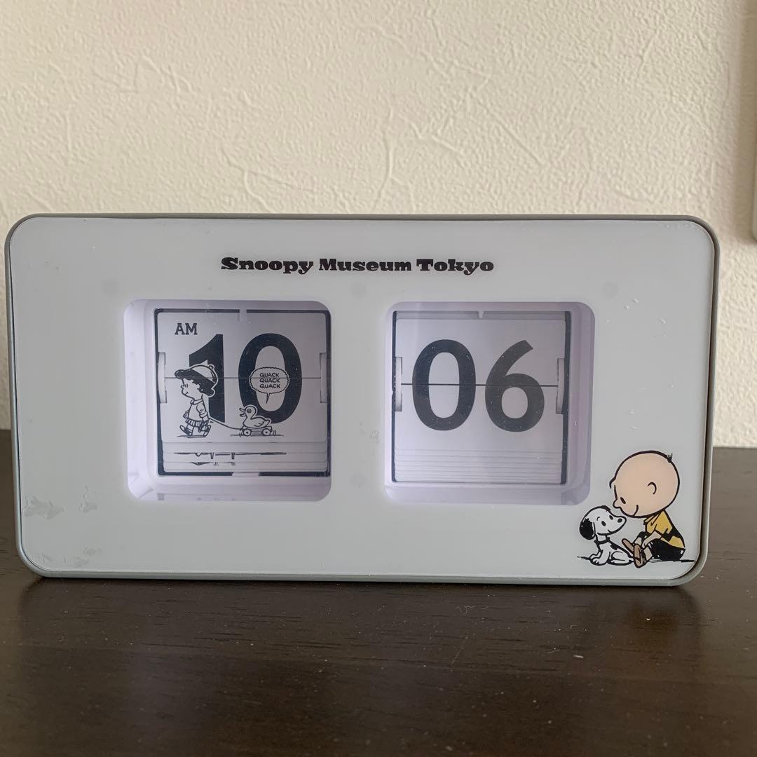 ね*お様 【新品】スヌーピーミュージアム限定 パタパタクロック 100周年記念限