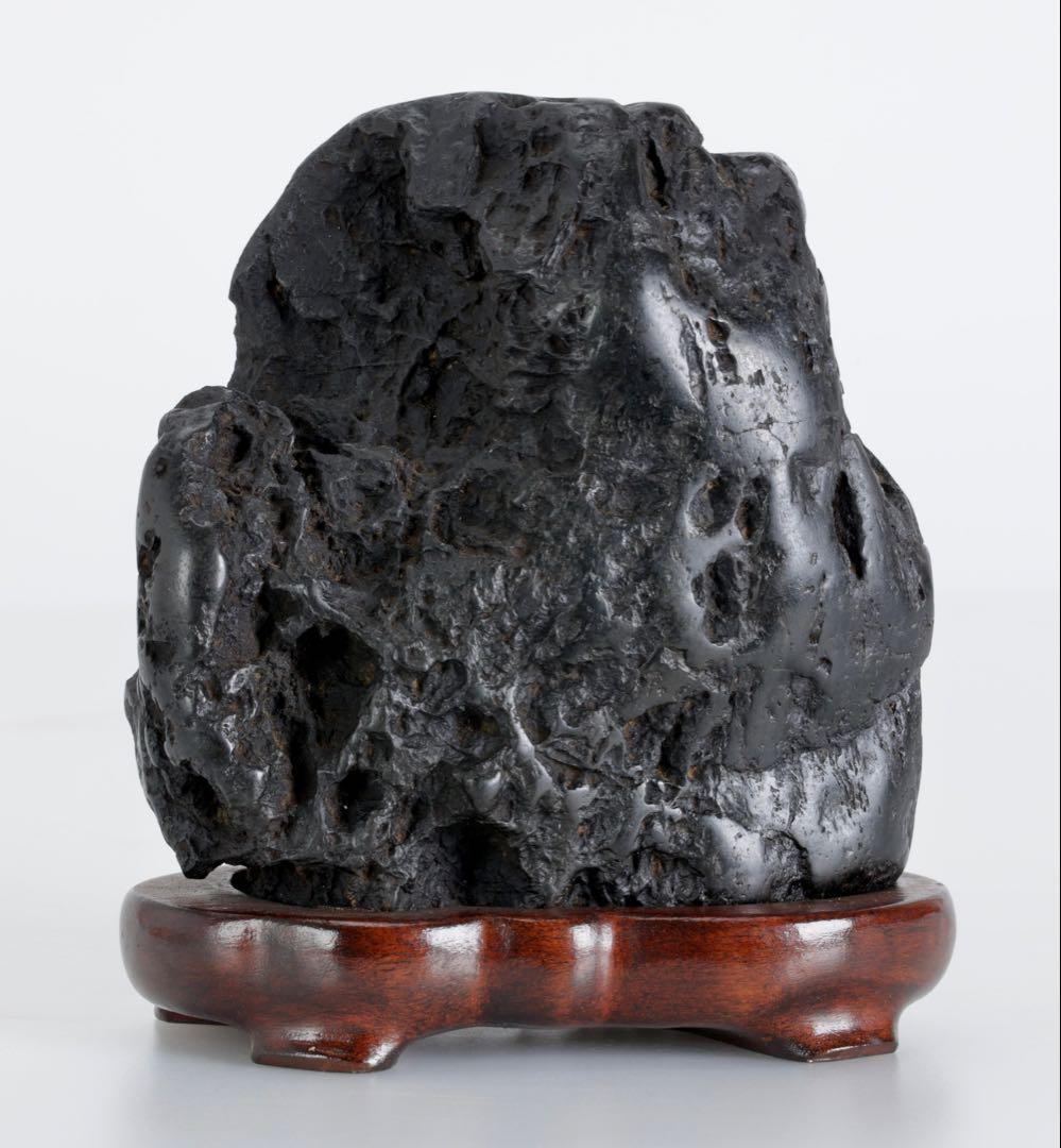 姫川産 黒石 銘石 鑑賞石 1.3kg 台座付 水石 自然石 原石 盆石 景石