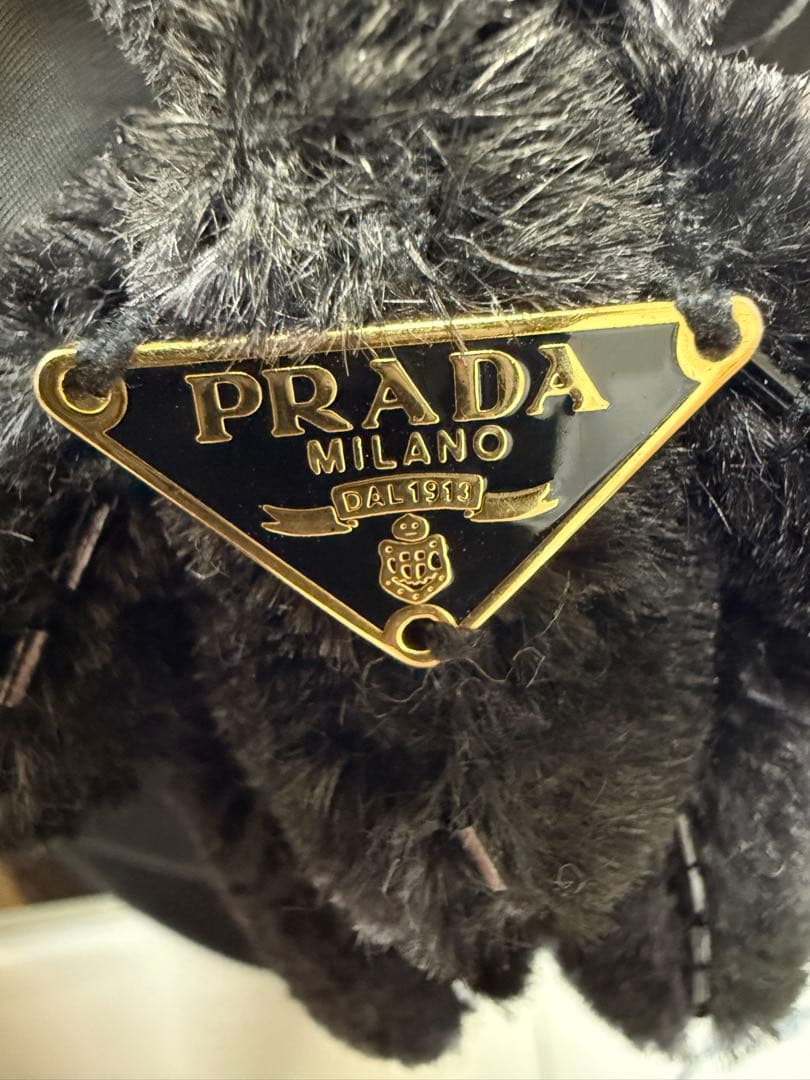 PRADA くまベアーキーホルダー チャームキーリング　黒