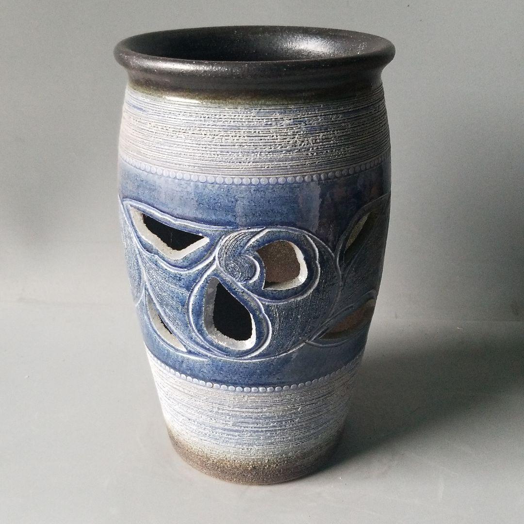 信楽焼傘立て 壷型唐草彫 信楽焼 高さ４６cm