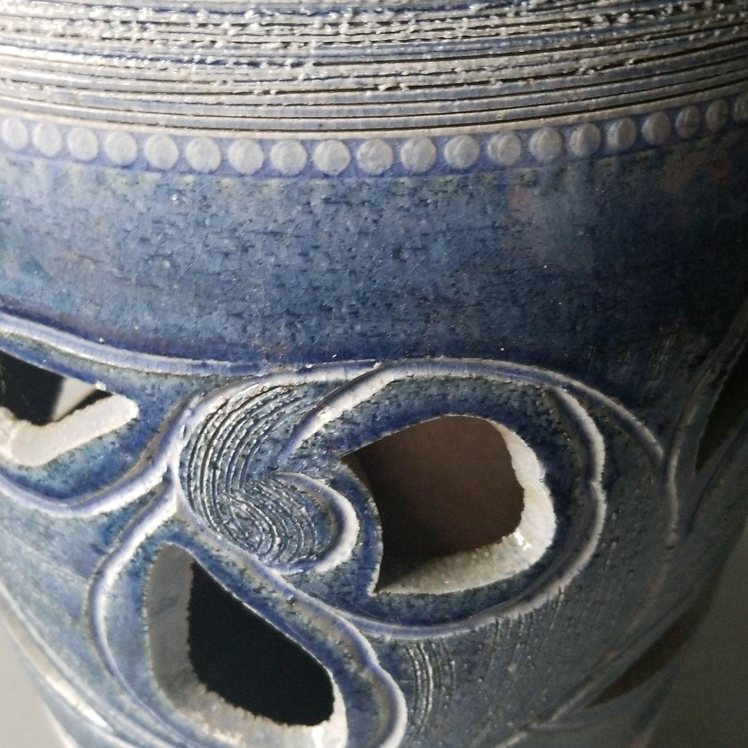 信楽焼傘立て 壷型唐草彫 信楽焼 高さ４６cm