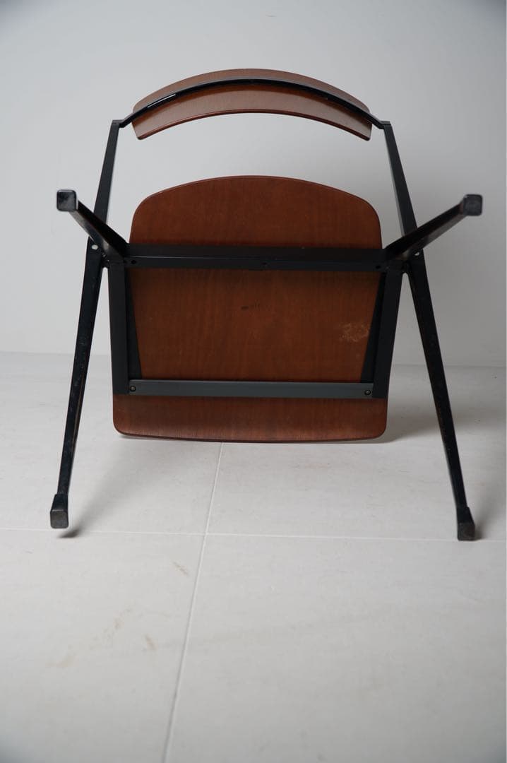 Pyramid Chair（ピラミッドチェアー）