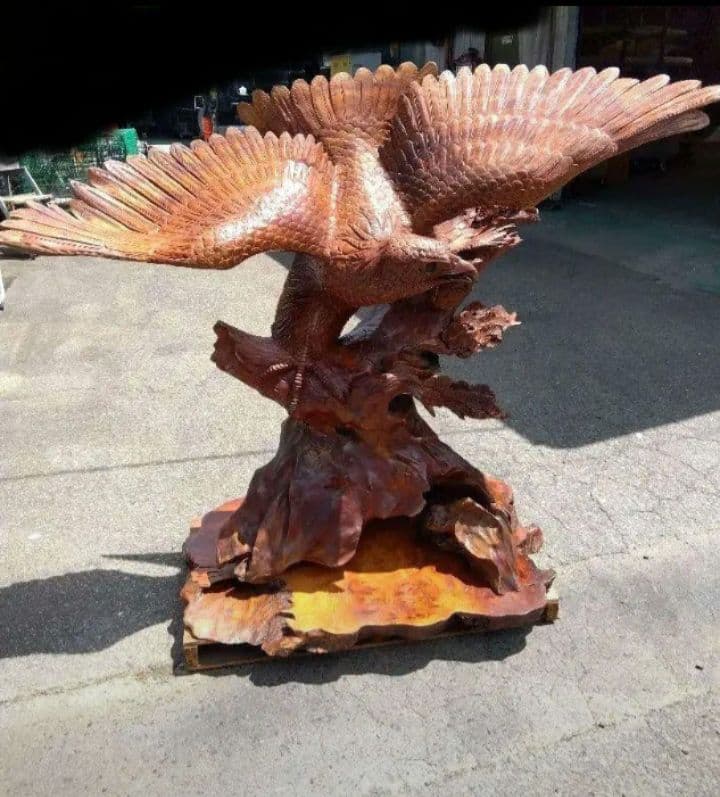 【希少】一刀彫　鷹　木工一刀彫　工芸品　インテリア　大きい彫り物　羽を広げた鷹