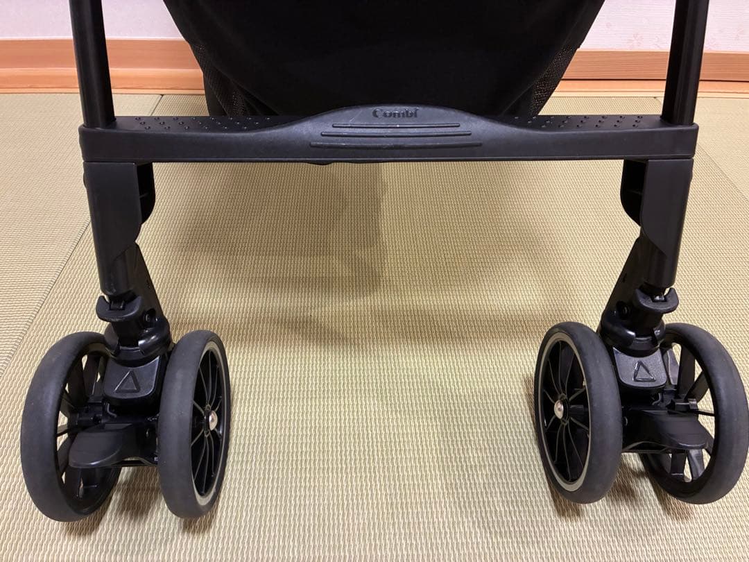 コンビ　メチャカルハンディ　オート4キャス　ベビーカー