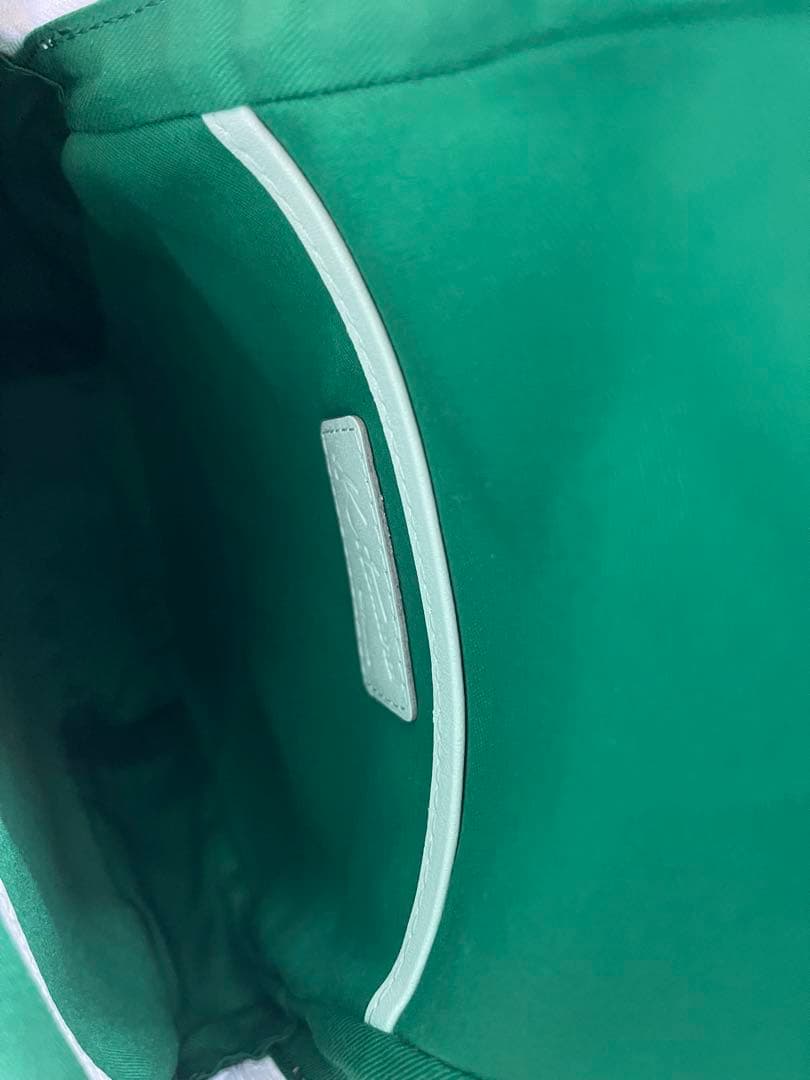 キタムラのSuicaペンギンレザーショルダーバッグ