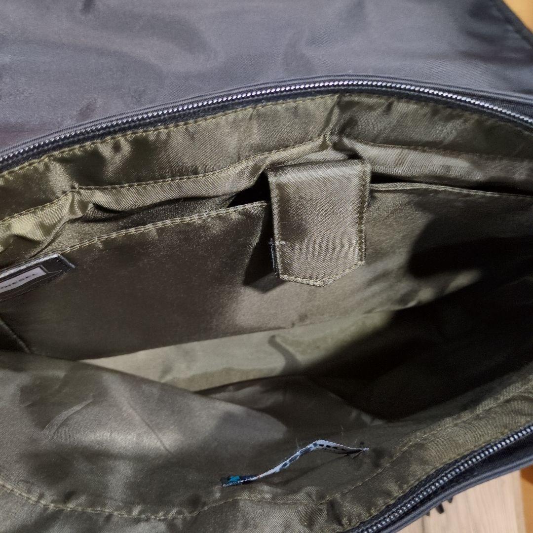 【新生活に向けて】未使用　パソコン収納付きDIESEL メッセンジャーバッグ