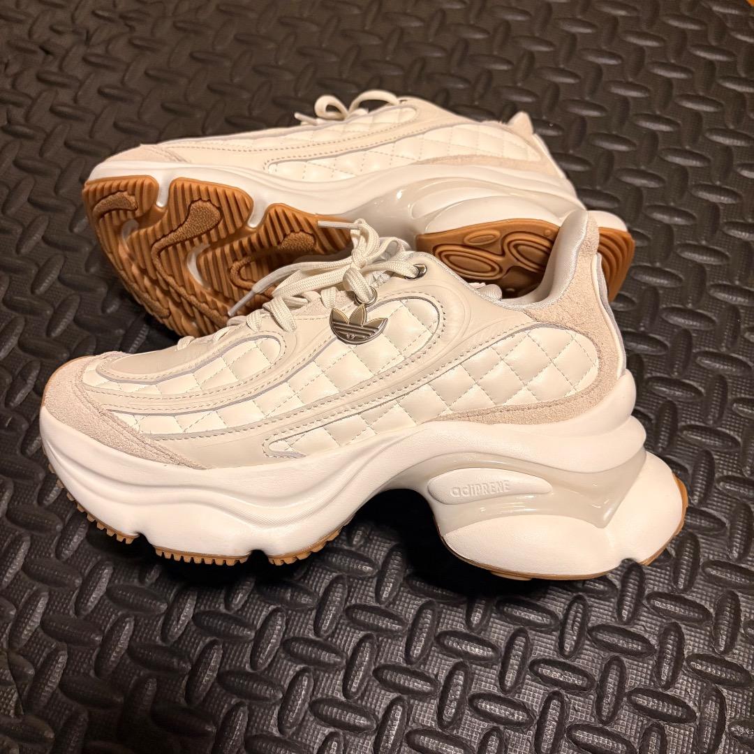 adidas オズヴィーナス OZVENUZ 厚底