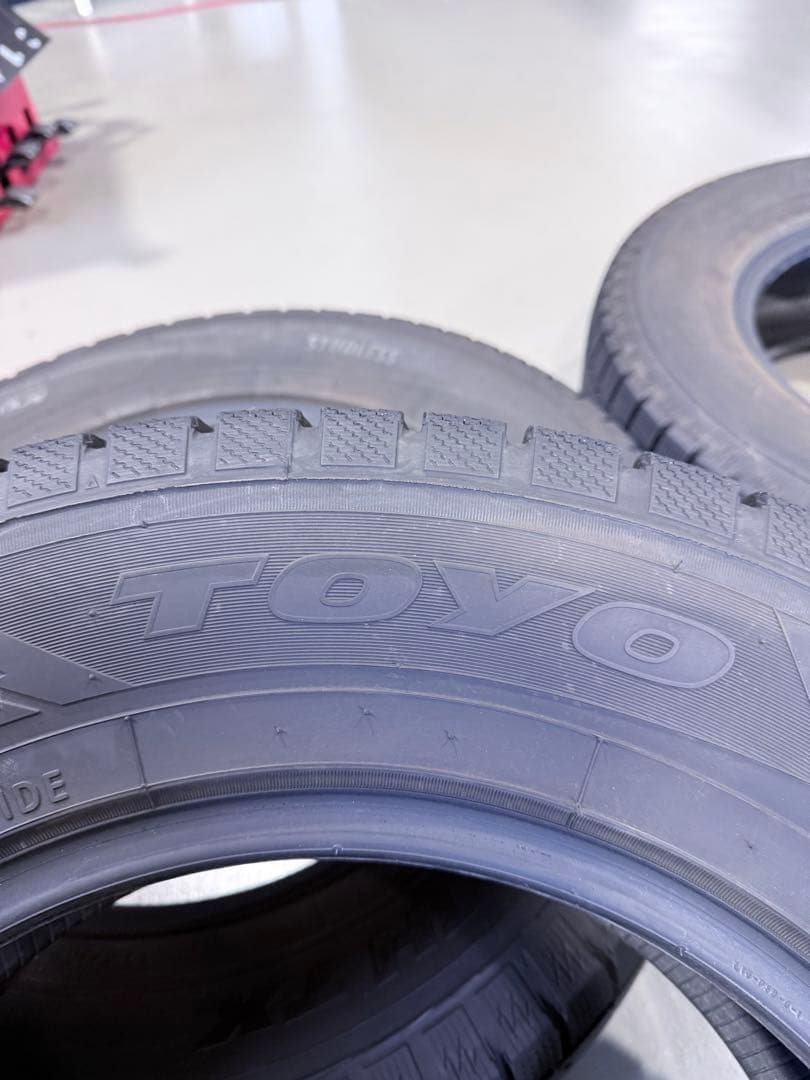 215/70R16 TOYOスタッドレスタイヤ （2024年製）