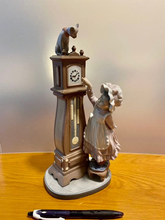 リヤドロ　猫と時計と少女