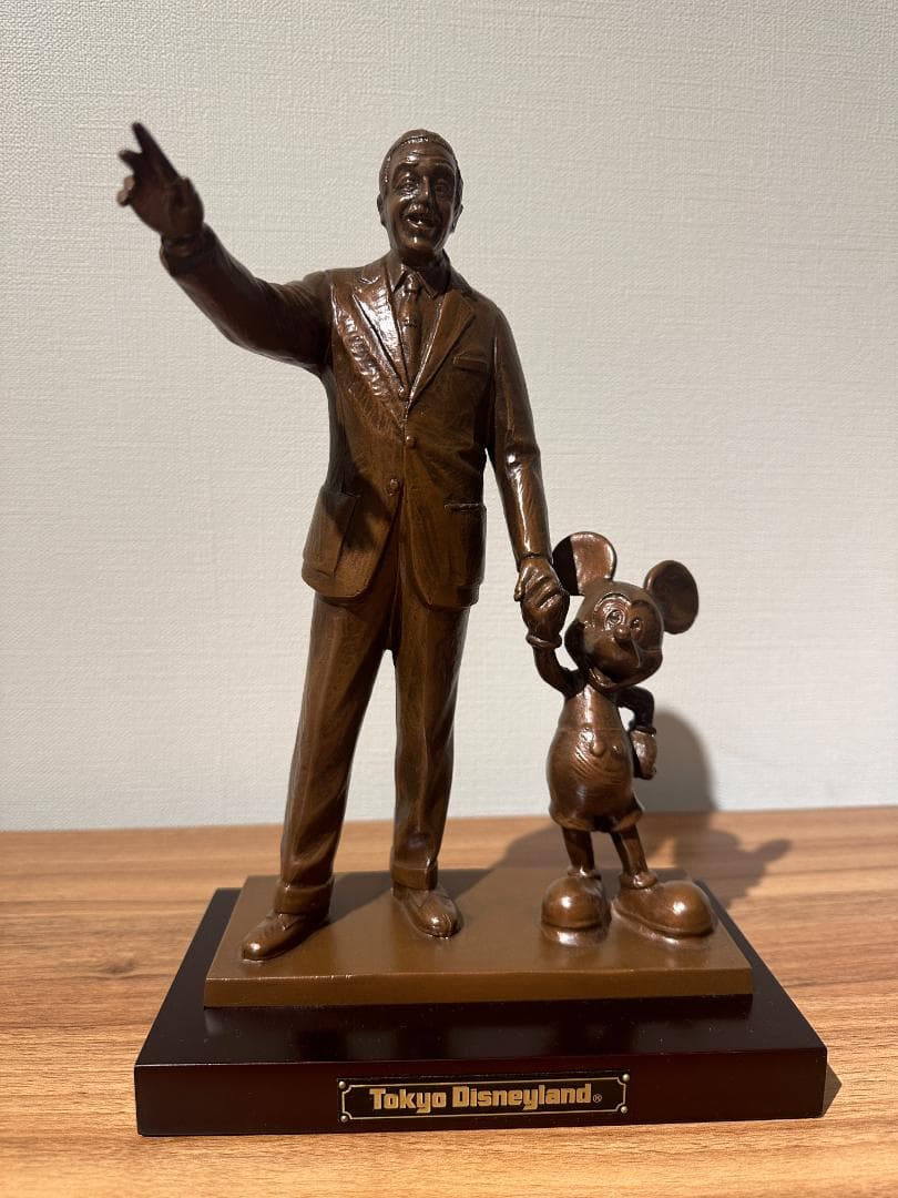【マルゴロ】東京ディズニーランド　ウォルト・ディズニー パートナーズ像