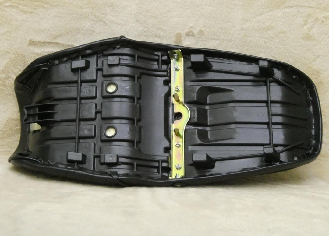 バリオス　２型　黒皮　タックロールシート /②あんこ抜き 完成品　ZR250B