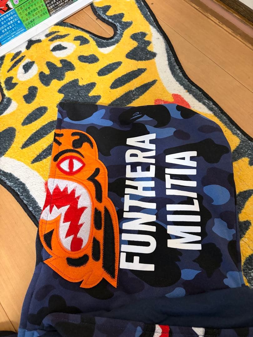 りんりんA Bathing Ape シャークパーカー Mサイズ