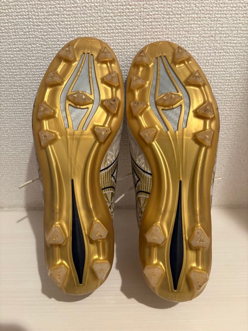 「あらみく 」Mizuno Alpha Japan ホワイト/ゴールド