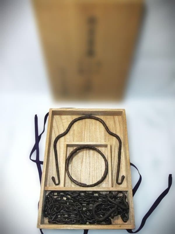 釣釜道具「田中敏孝」鉄製 釣手 釜鐶 釜鎖 茶道具 自在鎖 茶釜鎖 吊り鉄鎖