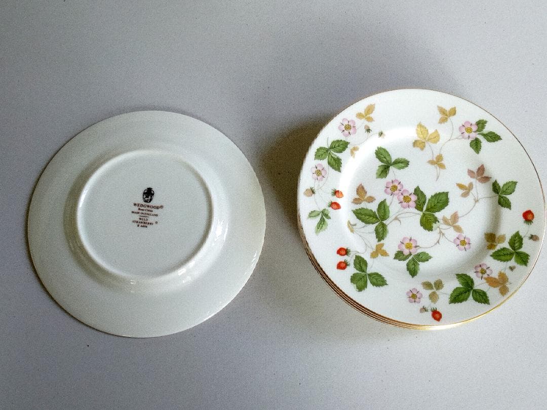 ウエッジウッド　ワイルドストロベリー　皿、紅茶・コーヒー揃い、ポットなど 37点
