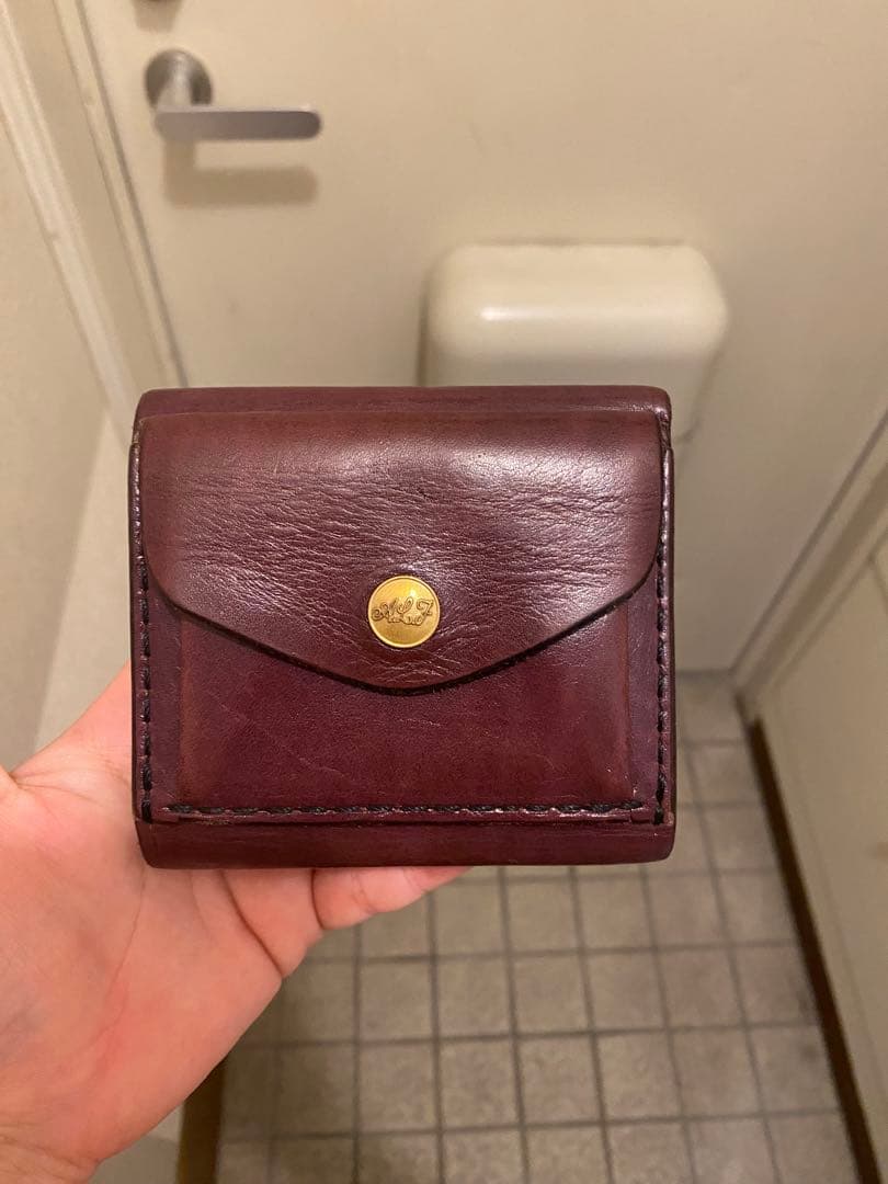 値下げ⚠バーガンディ レザー 三つ折りAleather Factory