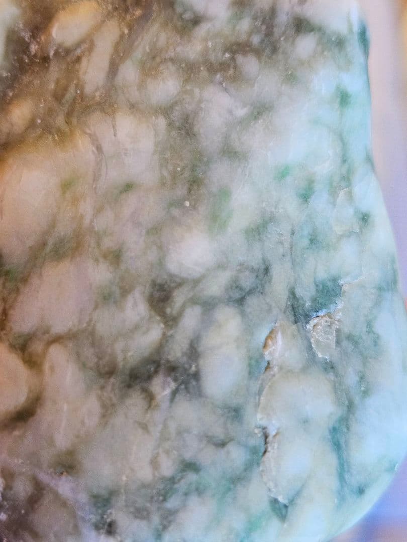 巨大‼️約600g以上‼️圧砕部分あり‼️糸魚川産 翡翠 原石