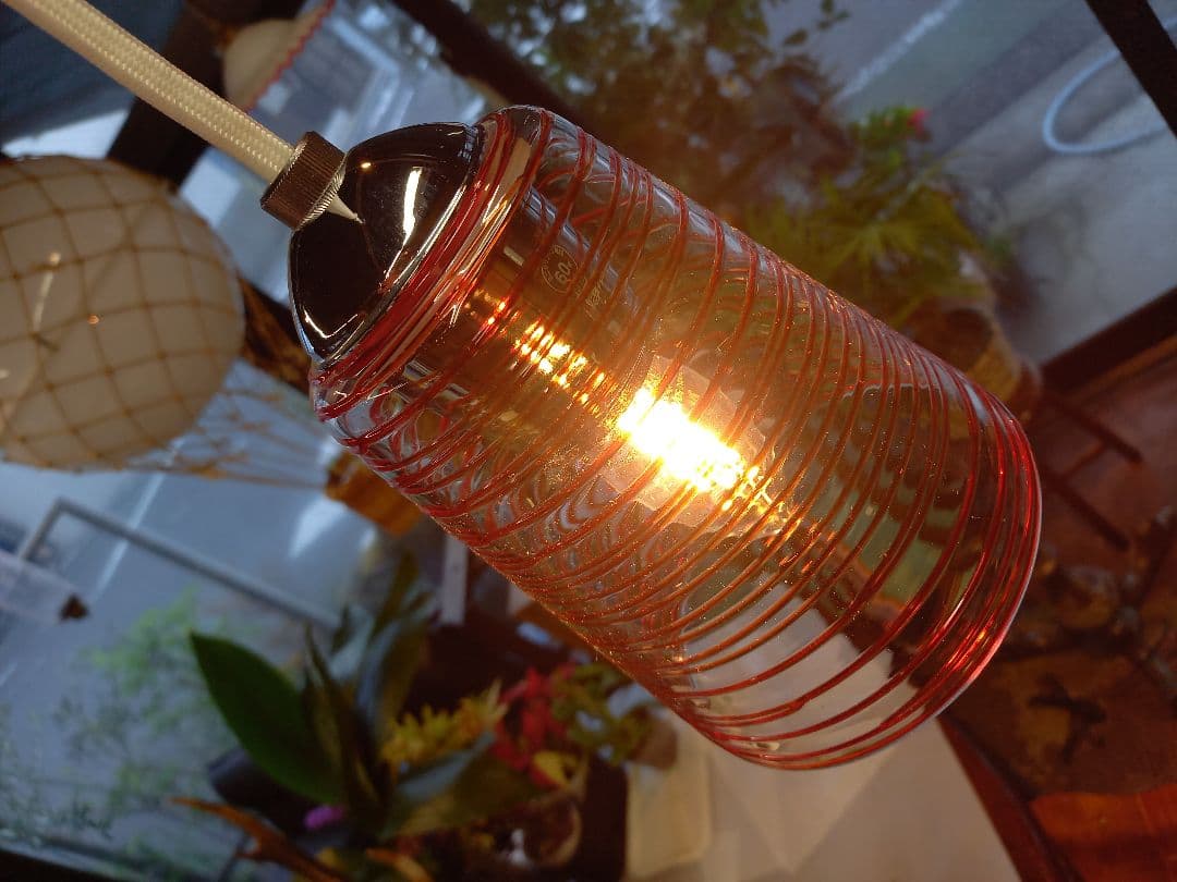 1980's　スペースエイジ　ヴィンテージ　螺旋模様　被せ硝子　吊り下げ　ランプ