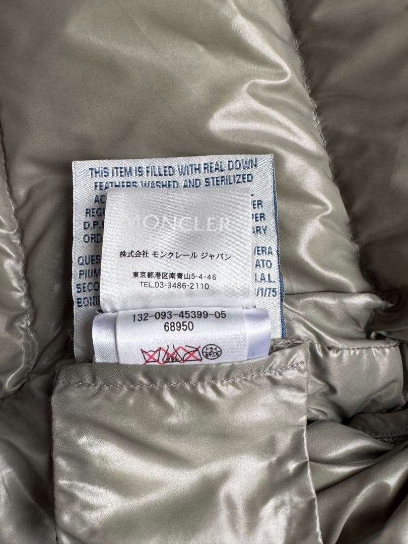 なな モンクレール フード付きカーキ　ダウンジャケット　0サイズ