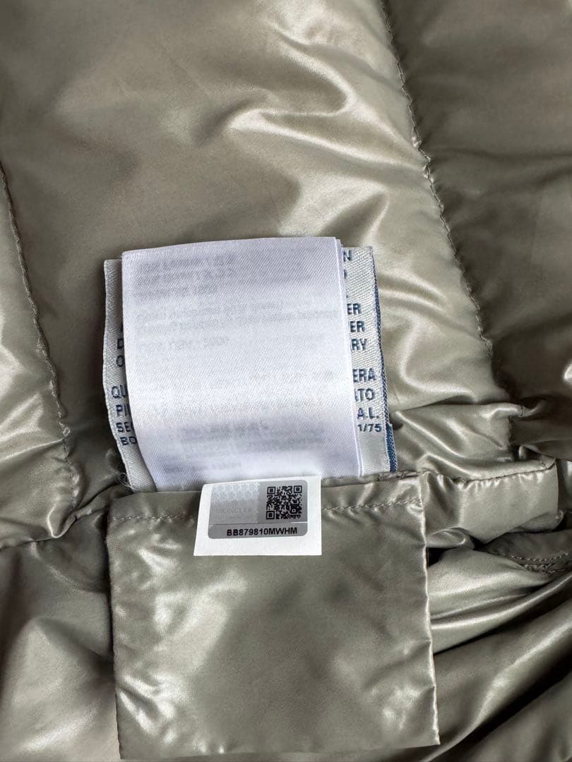 なな モンクレール フード付きカーキ　ダウンジャケット　0サイズ