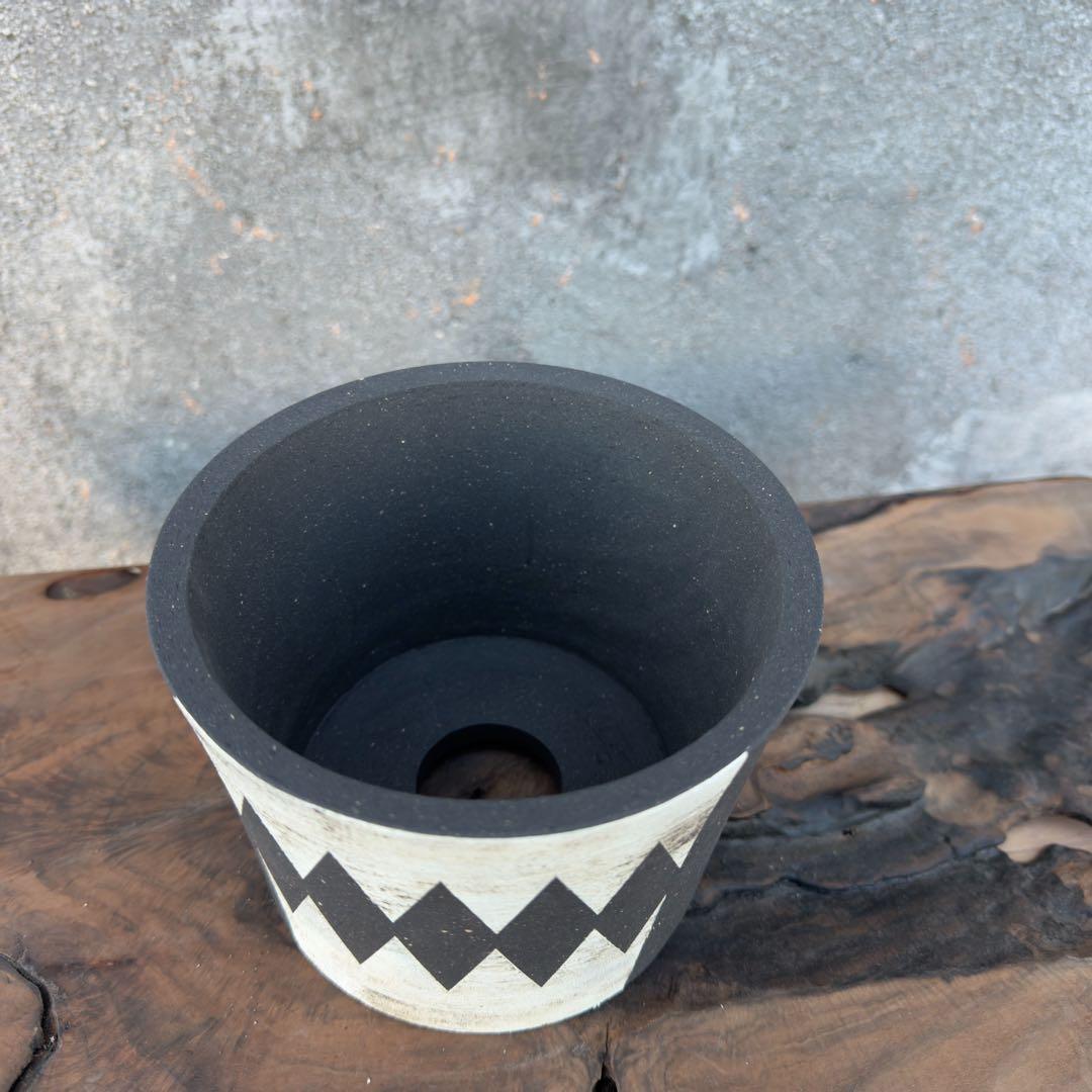 手作植木鉢 幾何学模様の黒い植木鉢（ 塊根植物 グラキリス パキプス アガベ)