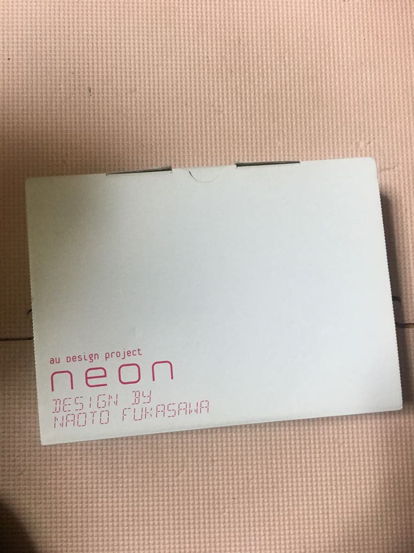neon ガラケー　新品未使用　ルーブル美術館収蔵品