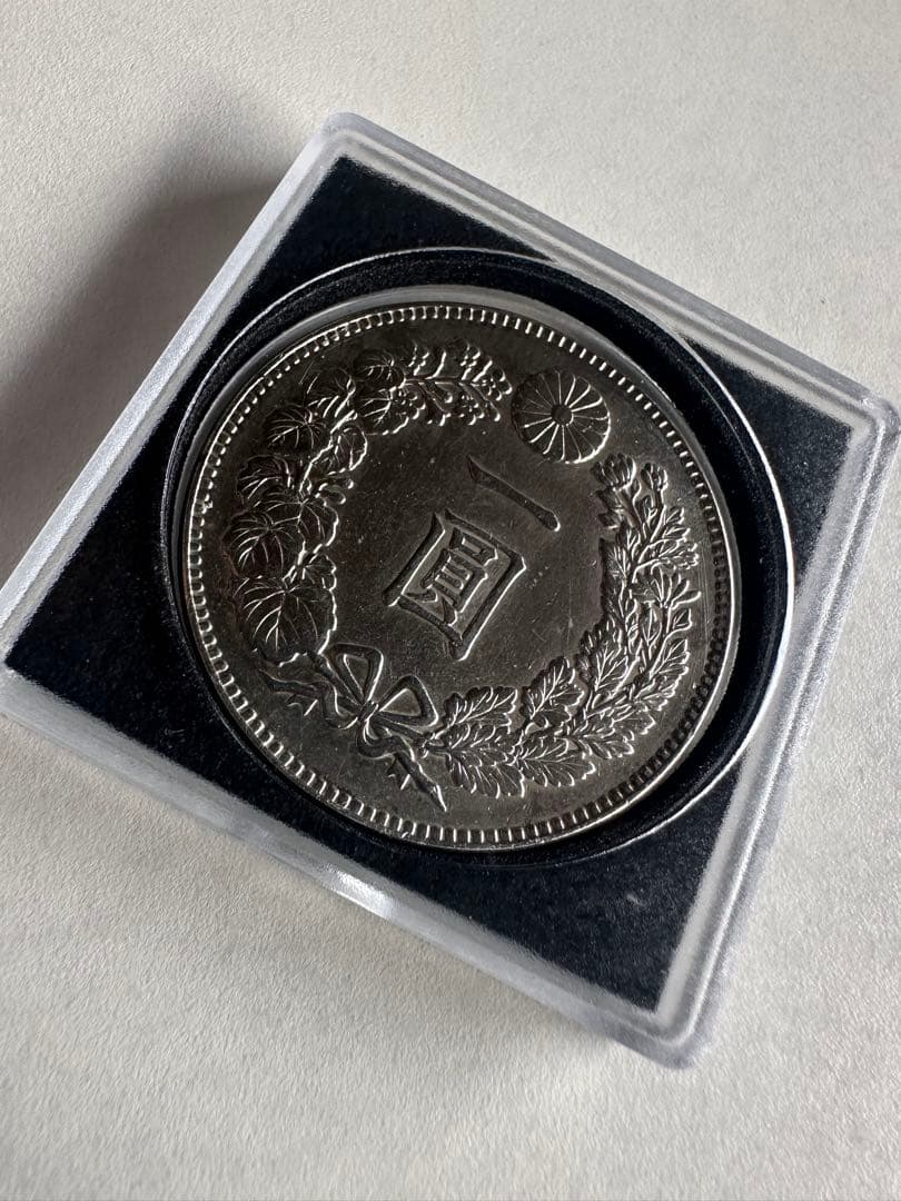 【本物保証】　美品　一圓銀貨　明治22年銘　26.72g 角擦れ