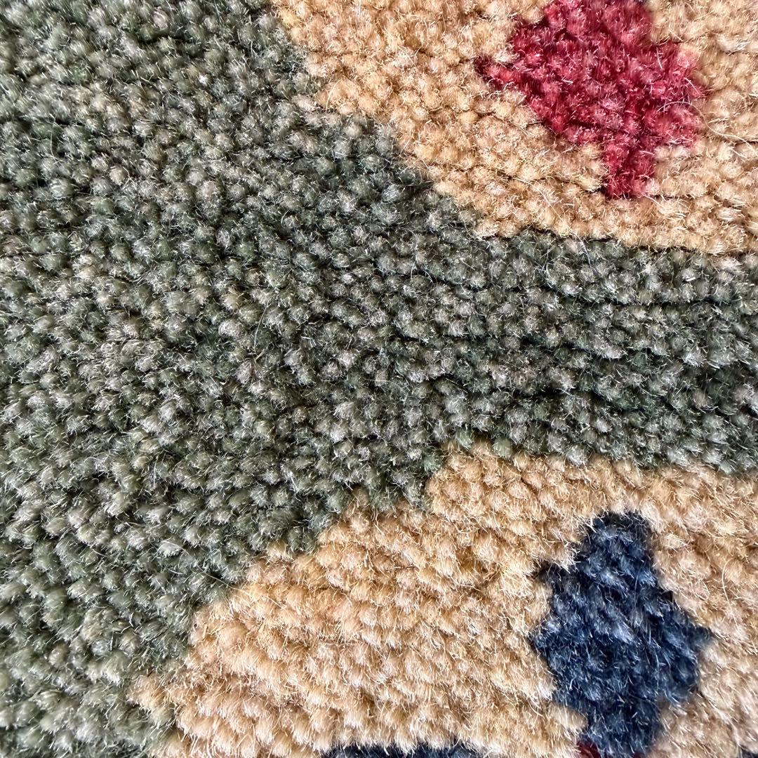 チベタンラグ　ウール　光沢のある明るい赤と明るい緑