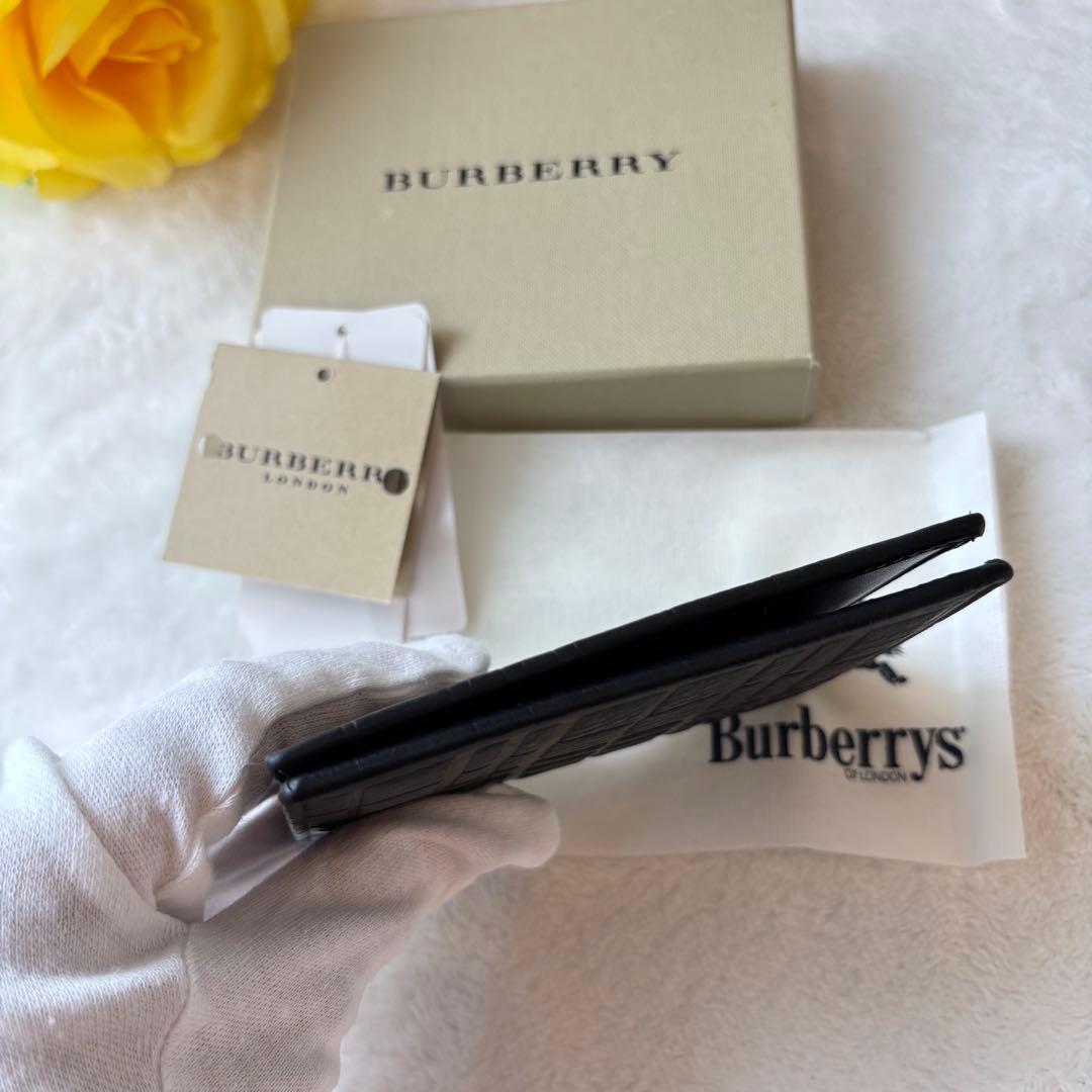 Burberry バーバリー　ブラック　パスポート　エンボスチェック　名刺入れ