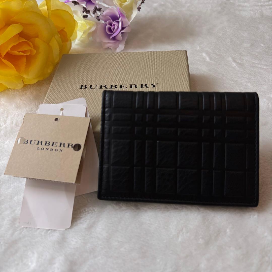 Burberry バーバリー　ブラック　パスポート　エンボスチェック　名刺入れ