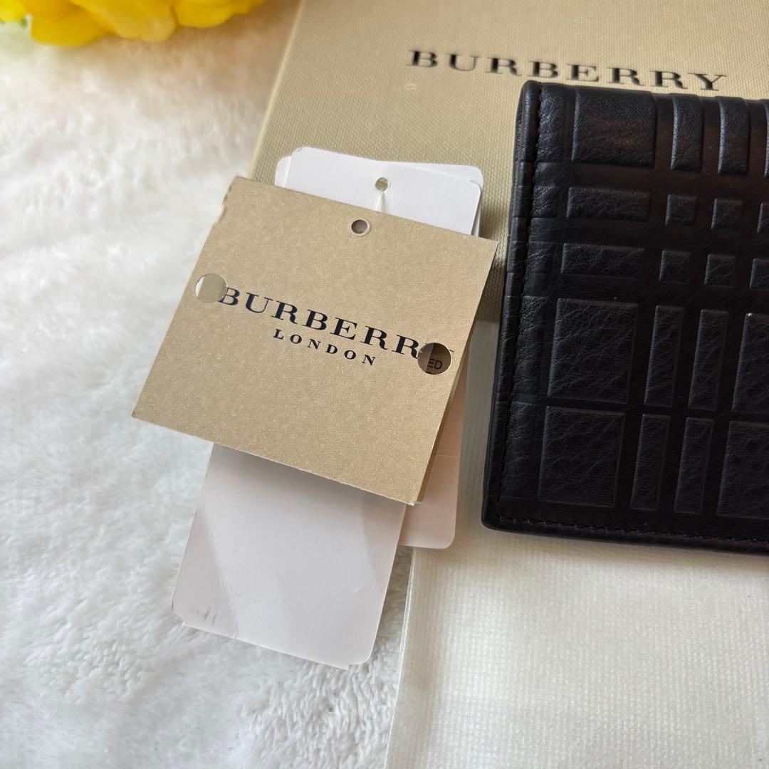 Burberry バーバリー　ブラック　パスポート　エンボスチェック　名刺入れ
