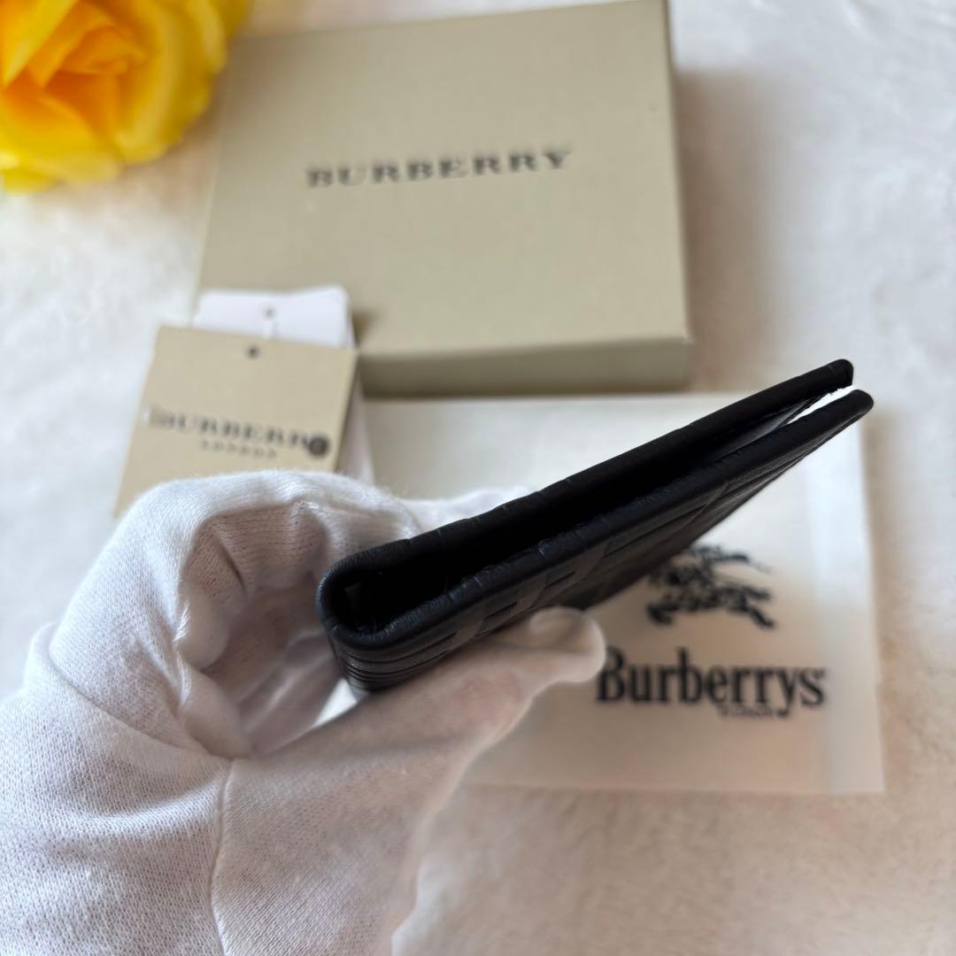 Burberry バーバリー　ブラック　パスポート　エンボスチェック　名刺入れ