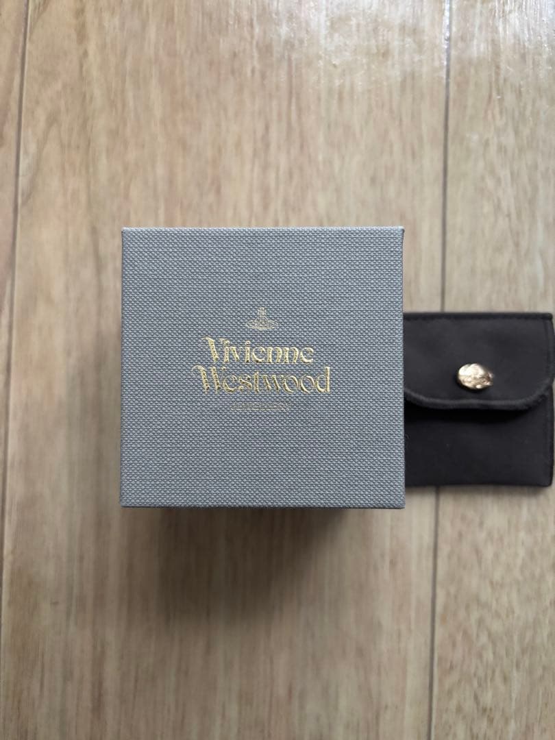 Vivienne Westwood シルバーピアス 専用ケース付き