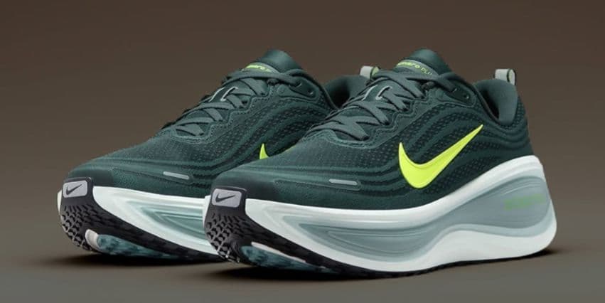 ナイキ　ボメロプラス　25.5