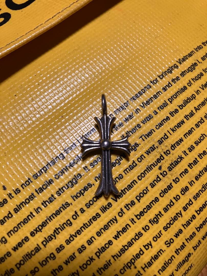 クロムハーツ タイニーCHクロスチャーム with パヴェピンクサフアイア