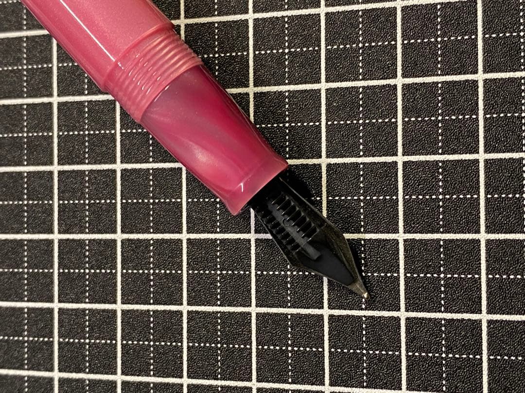 DELTA Vintage-collection Pink 万年筆　字幅F