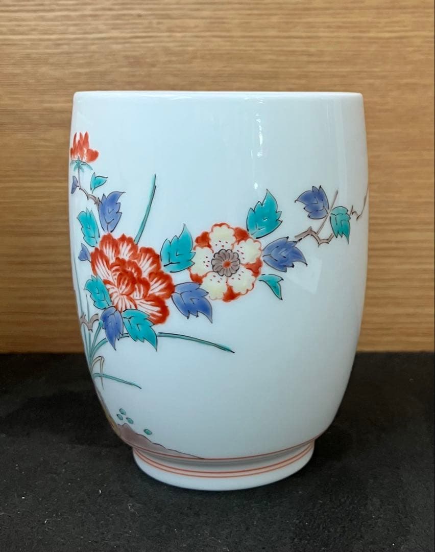 15代柿右衛門　錦　絵変わり　湯呑　2客　未使用品