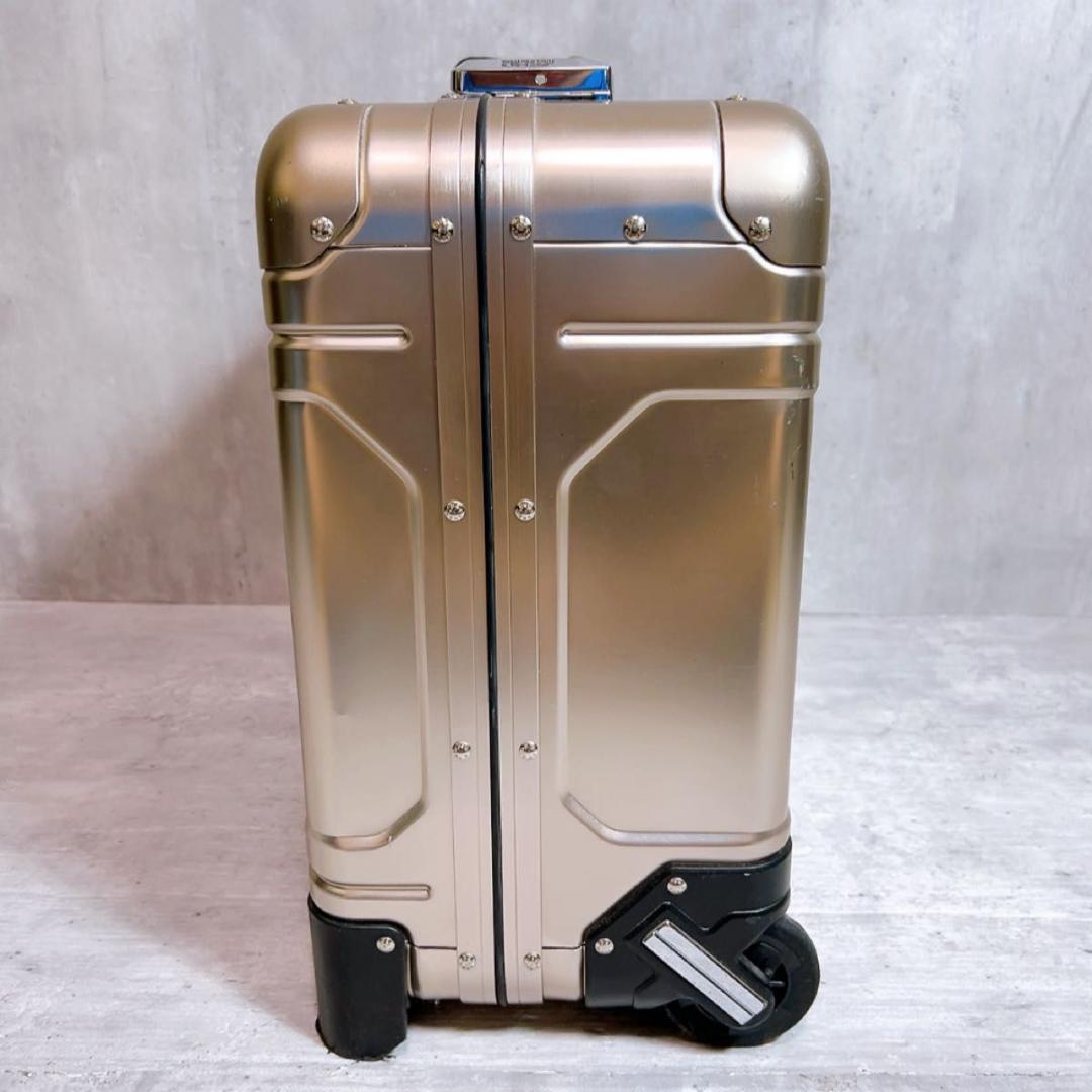 ゼロハリバートン スーツケース　アルミ　ゴールド　　機内持ち込み可能　2輪
