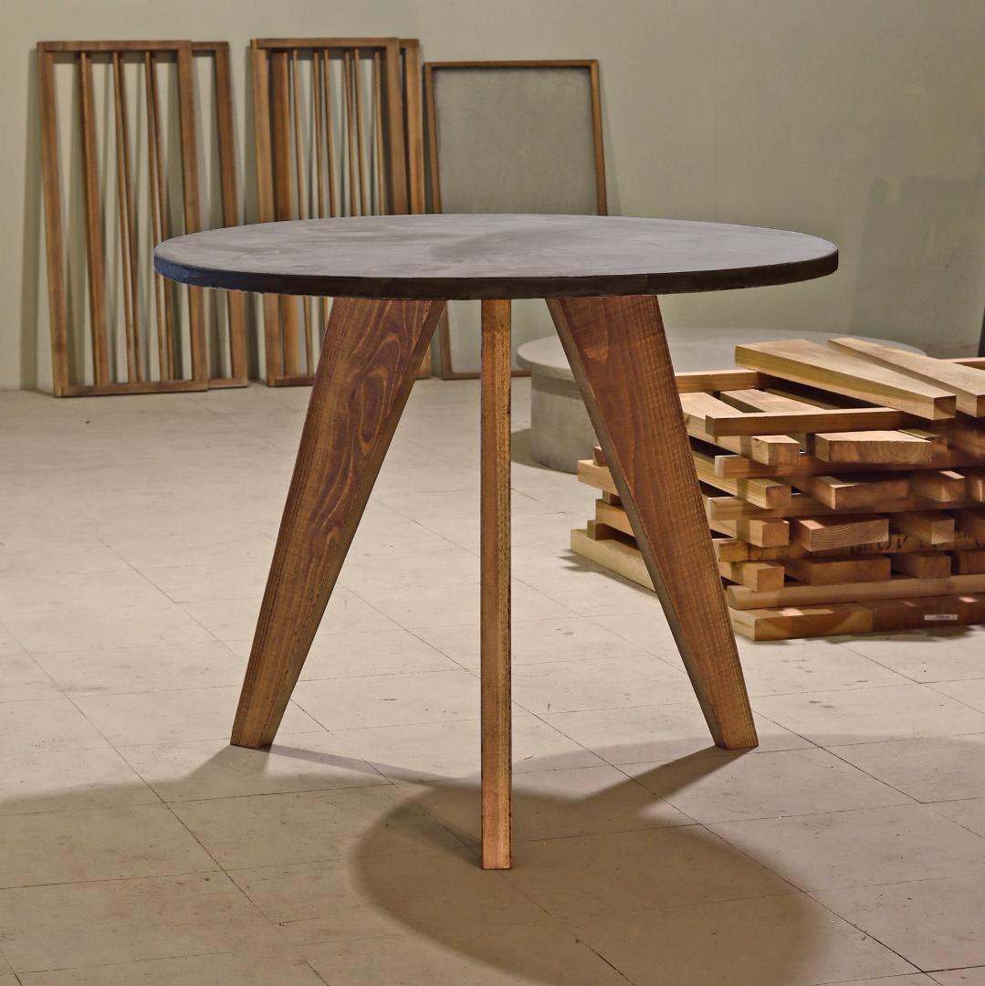 円形｜ラウンドテーブル｜ミディアムグレー｜薄塗りモルタル｜ダイニングテーブル